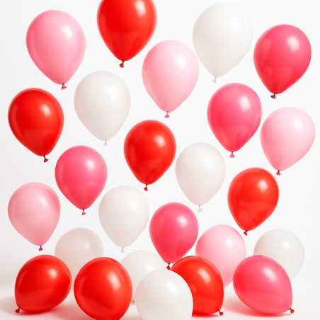 Röda, rosa och vita ballonger svävar elegant i luften, ger en livlig känsla av glädje.