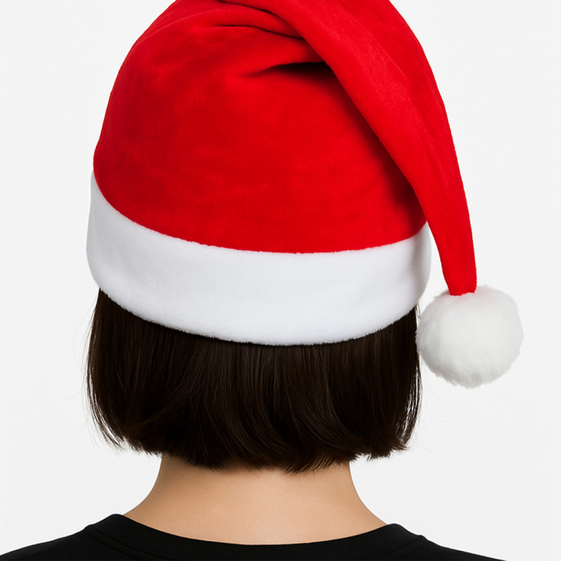 Baksida av en person med kort mörkt hår som bär en röd tomteluva.