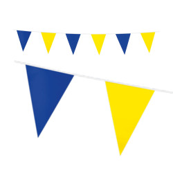 Blågul vimpelgirlang mot vit bakgrund