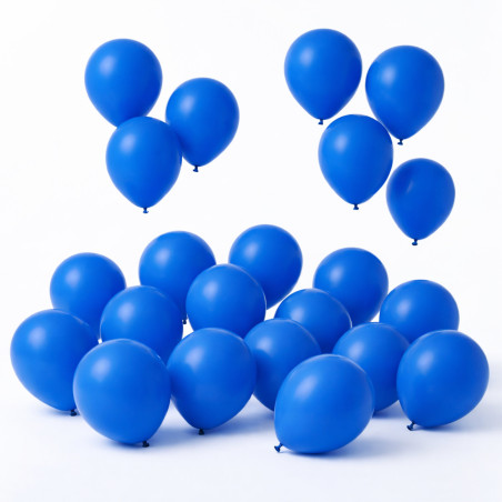 Blå ballonger mot en ren vit bakgrund, symboliserar festligheter och glädje.